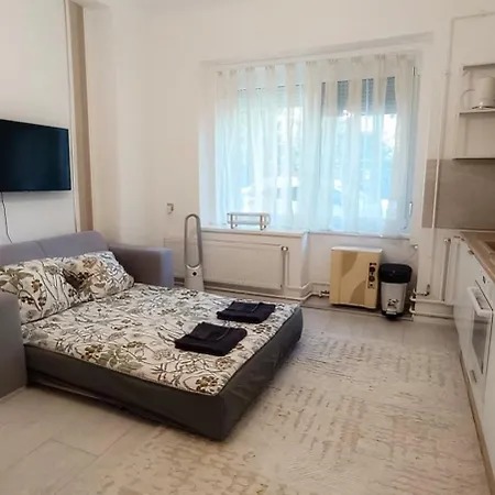 Szt3sag 20 - Resty Apartament *